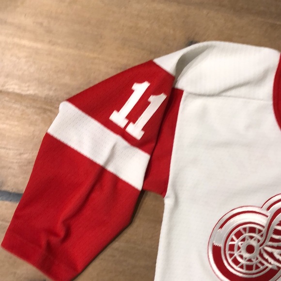 Nike Detroit Red Wings Mathieu Dandenault Jersey - Picture 5 of 5